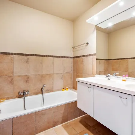 Bright With 2 Terraces In Apartmán De Panne